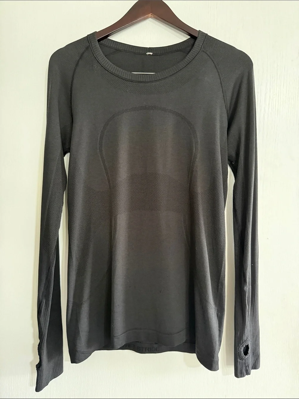 lululemon athletica Black Long Sleeve Swiftly Seamless Performance Top - Picture 1 of 3